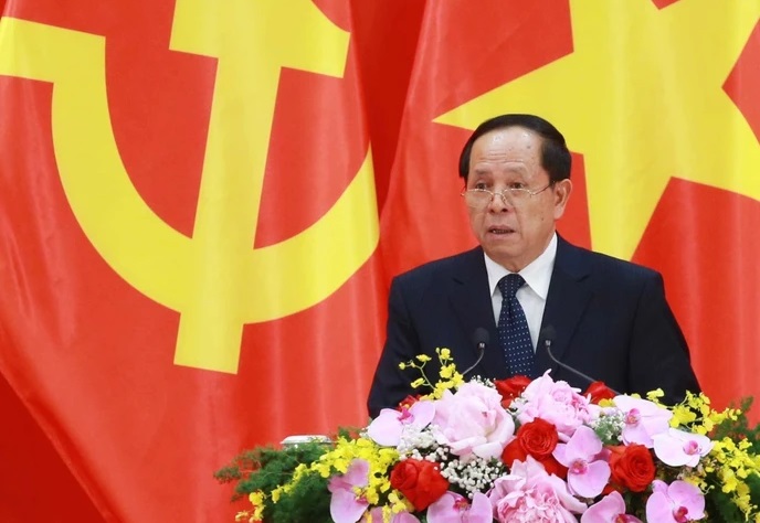 Former Vietnamese Ambassador to China Nguyen Van Tho speaks at the meeting.