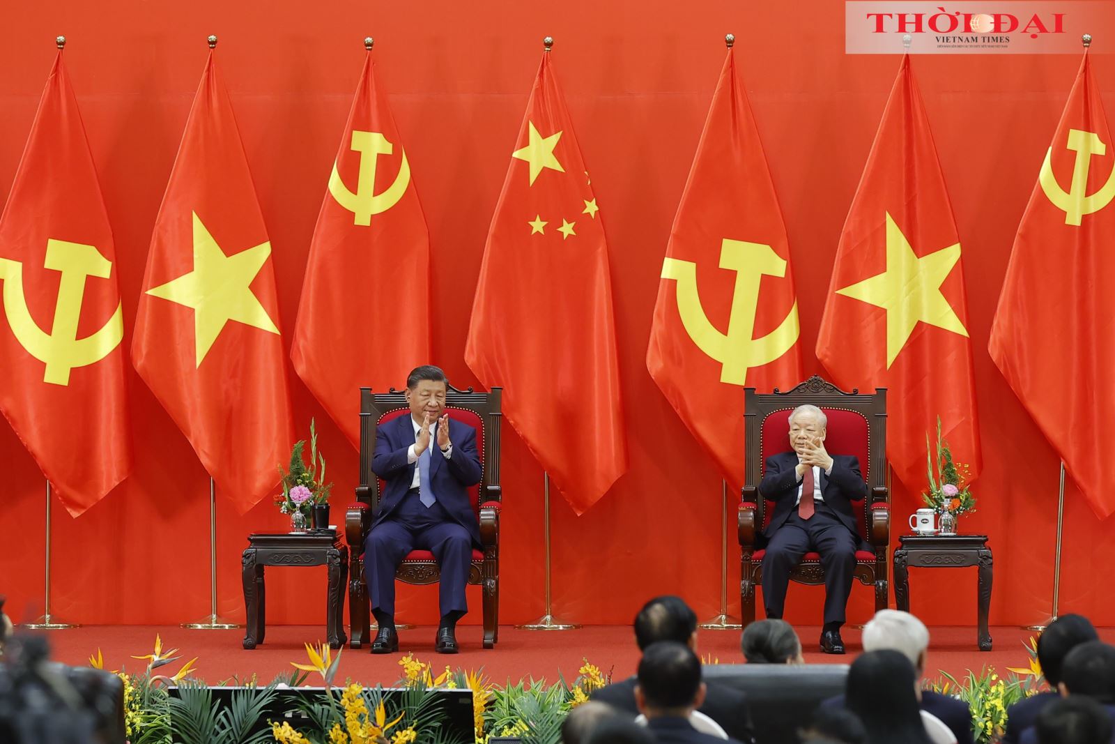 General Secretary Nguyen Phu Trong and Chinese General Secretary and President Xi Jinping at the meeting with intellectuals and young people of Vietnam and China.